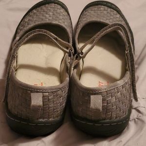 J Sport by Jambu with Memory Foam